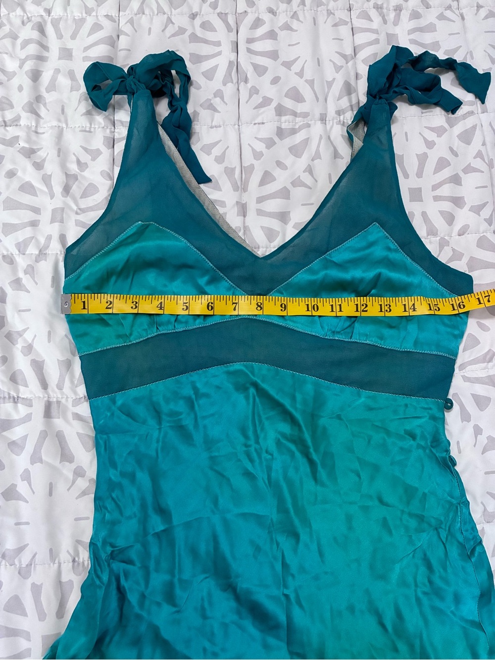 BCBG Max Azria Emerald green Satin Chiffon Dress | Size 6 | Y2K - Picture 7 of 8